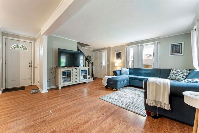 11 Scenic Ave, Webster, MA 01570