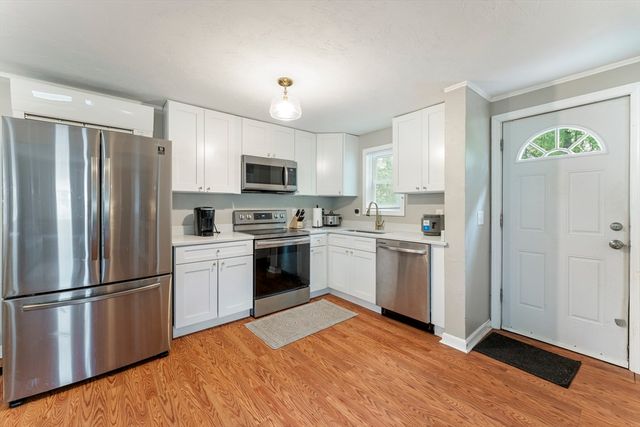 11 Scenic Ave, Webster, MA 01570