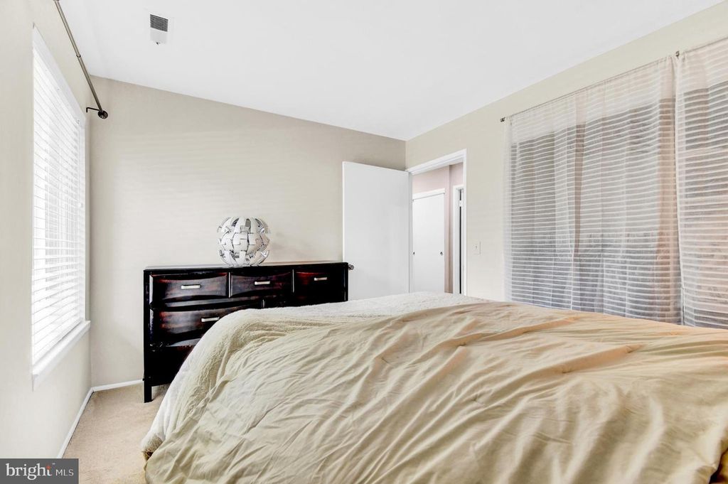 Image 16 of property listing at 15200 HYDE PARK DR #36-A, Silver Spring, MD 20906