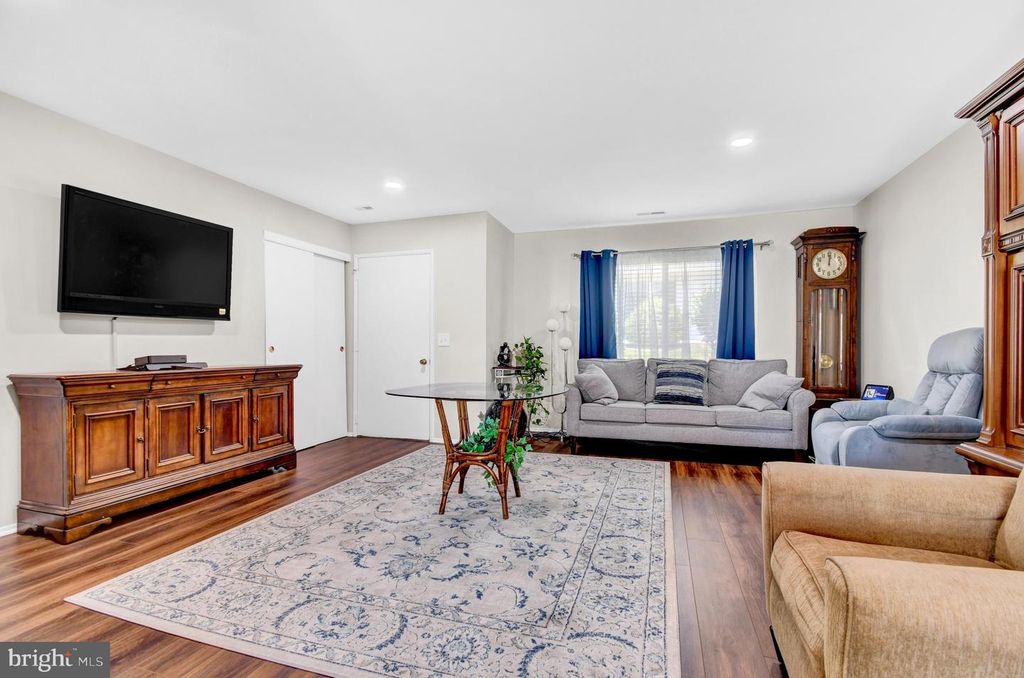 Image 2 of property listing at 15200 HYDE PARK DR #36-A, Silver Spring, MD 20906