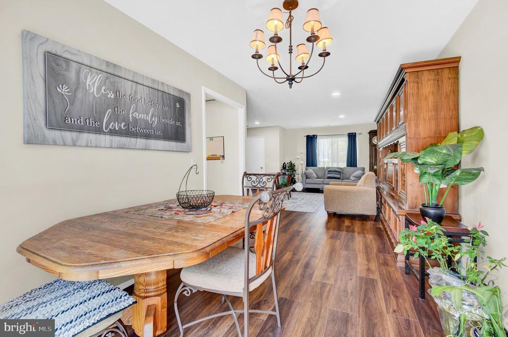 Image 6 of property listing at 15200 HYDE PARK DR #36-A, Silver Spring, MD 20906