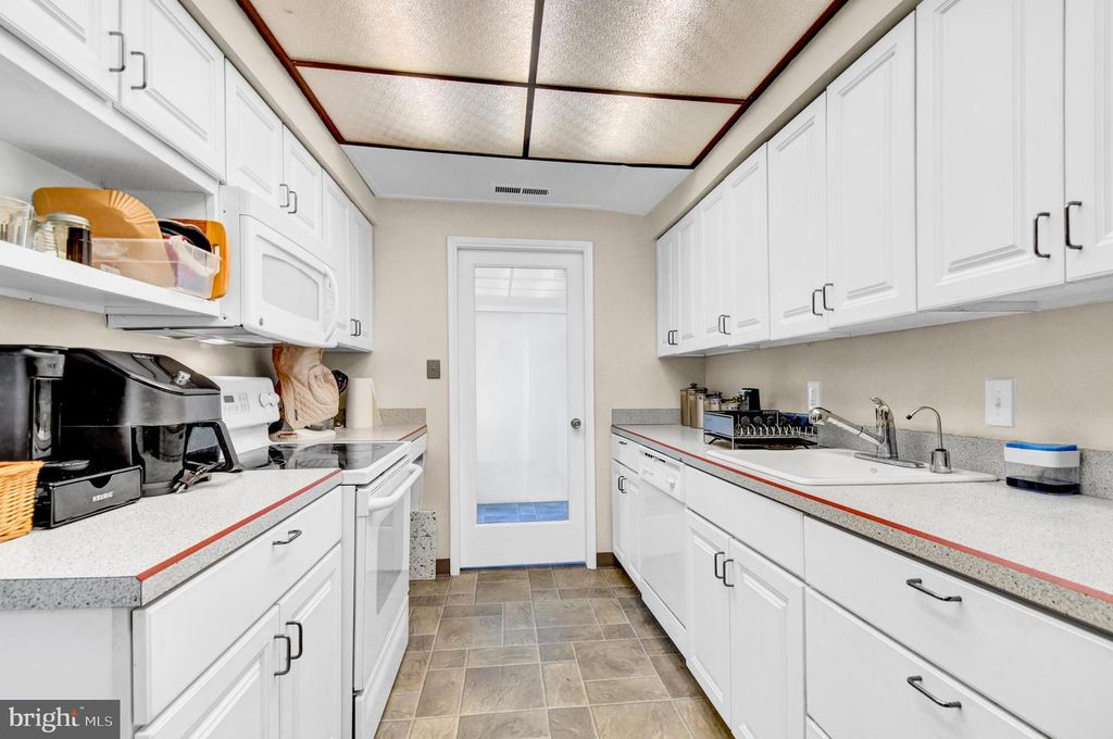 Image 8 of property listing at 15200 HYDE PARK DR #36-A, Silver Spring, MD 20906