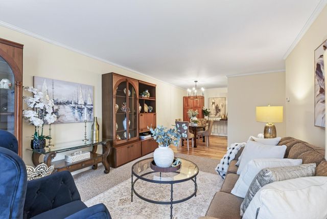 205 Barry Avenue S 306, Wayzata, MN 55391