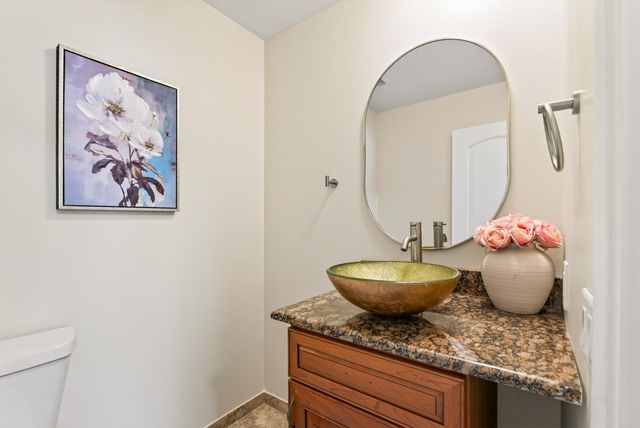 205 Barry Avenue S 306, Wayzata, MN 55391