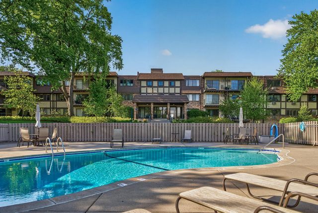 205 Barry Avenue S 306, Wayzata, MN 55391