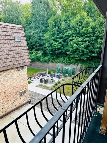 205 Barry Avenue S 306, Wayzata, MN 55391