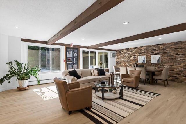 205 Barry Avenue S 306, Wayzata, MN 55391