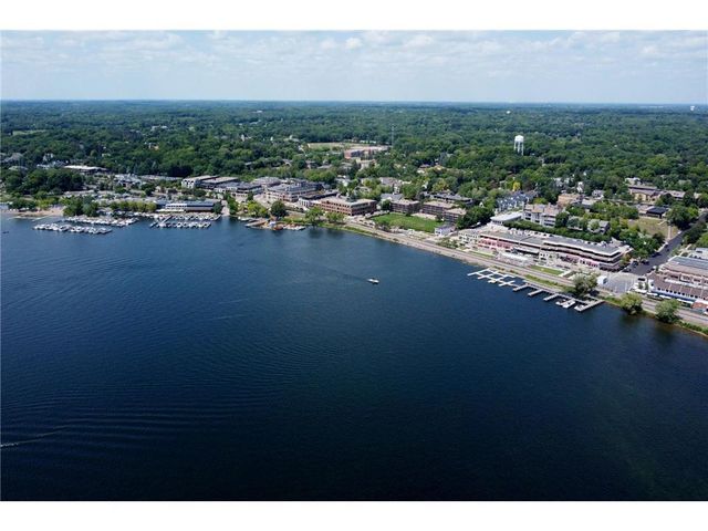 205 Barry Avenue S 306, Wayzata, MN 55391