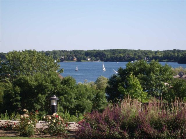 205 Barry Avenue S 306, Wayzata, MN 55391