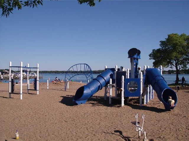 205 Barry Avenue S 306, Wayzata, MN 55391