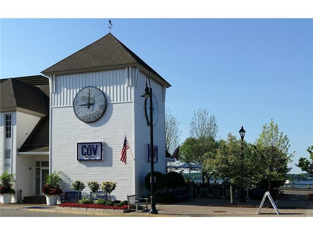 205 Barry Avenue S 306, Wayzata, MN 55391