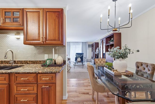 205 Barry Avenue S 306, Wayzata, MN 55391