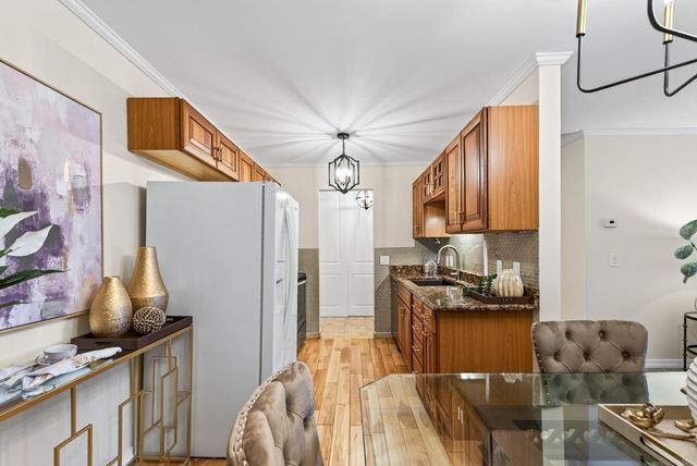205 Barry Avenue S 306, Wayzata, MN 55391