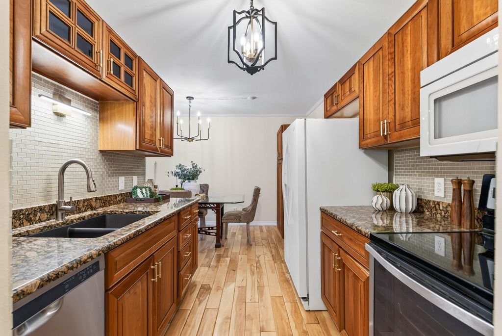 205 Barry Avenue S 306, Wayzata, MN 55391 — exterior