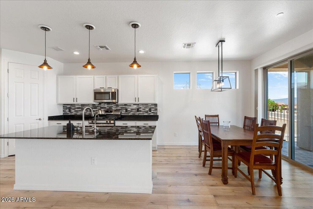Image 12 of property listing at 559 CROSSBAR Lane, Cottonwood, AZ 86326