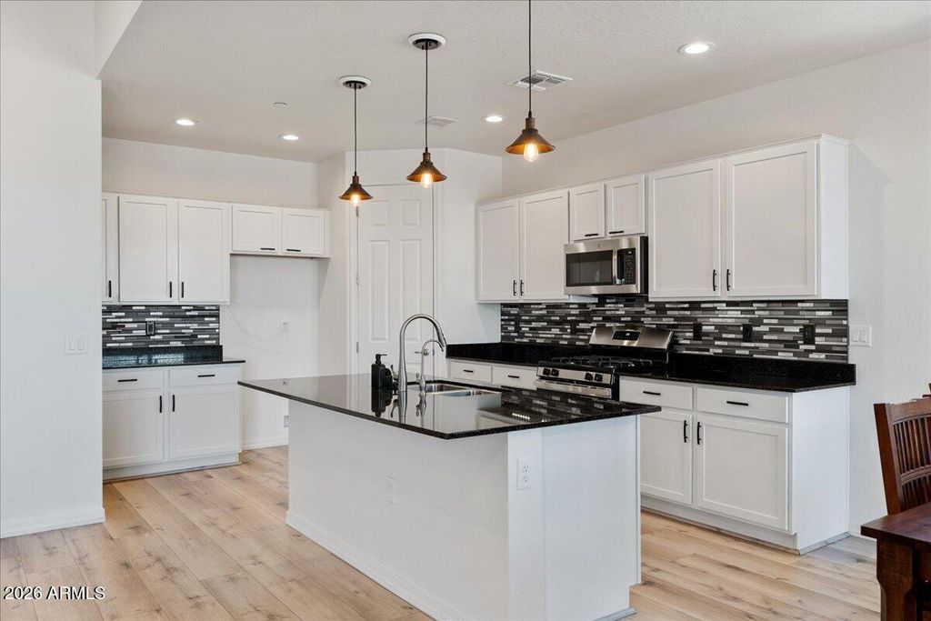 Image 15 of property listing at 559 CROSSBAR Lane, Cottonwood, AZ 86326