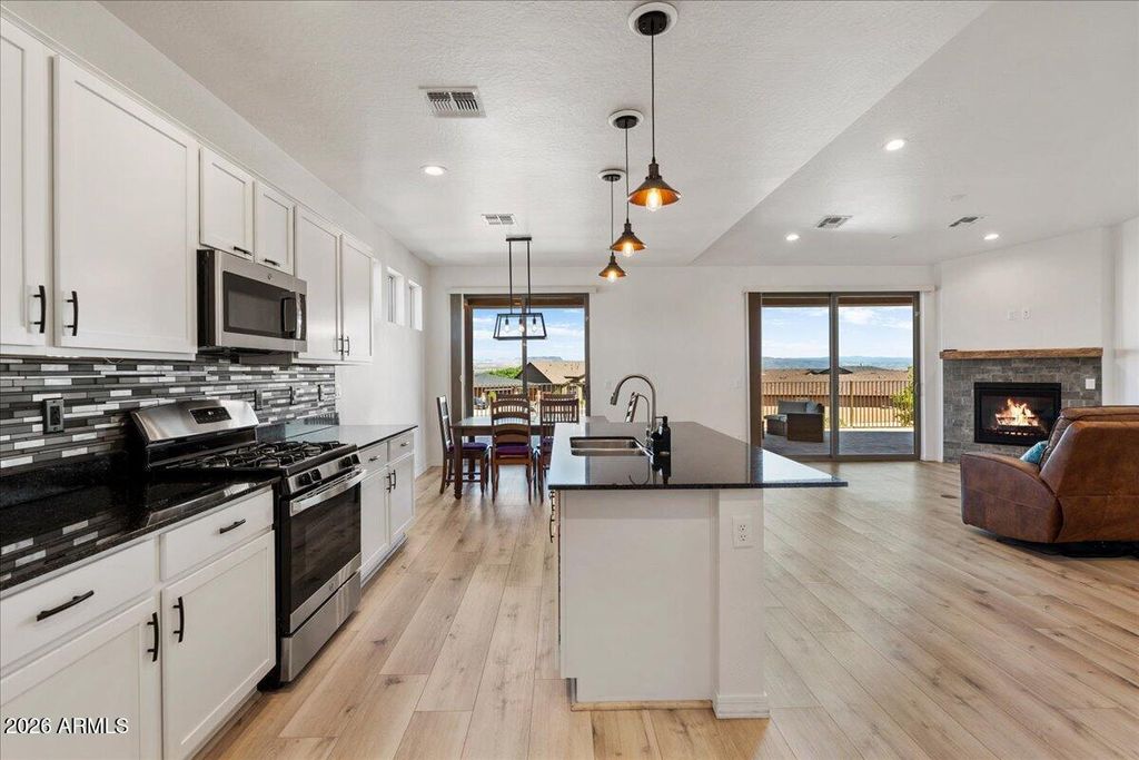 Image 17 of property listing at 559 CROSSBAR Lane, Cottonwood, AZ 86326
