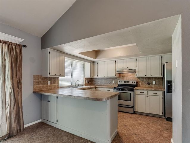 2401 Appleway Street, Edmond, OK 73013