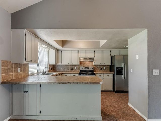 2401 Appleway Street, Edmond, OK 73013