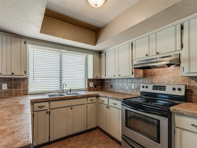 2401 Appleway Street, Edmond, OK 73013