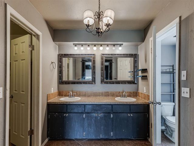 2401 Appleway Street, Edmond, OK 73013
