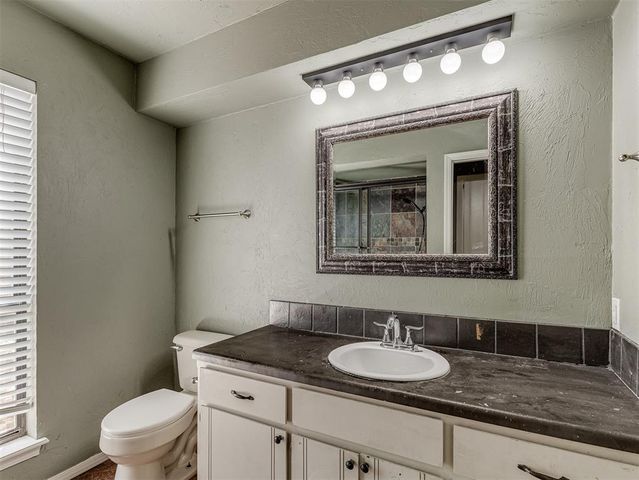 2401 Appleway Street, Edmond, OK 73013