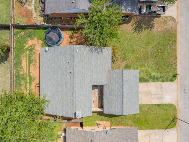 2401 Appleway Street, Edmond, OK 73013