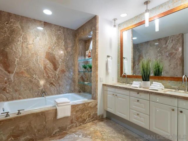 165 6th Ave 2803, San Diego, CA 92101