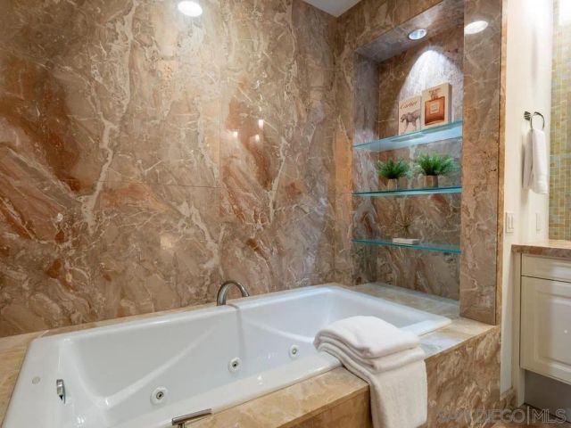 165 6th Ave 2803, San Diego, CA 92101