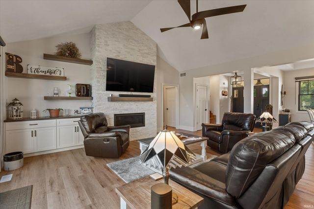 26620 Boulder Crest Court, South Bend, IN 46628