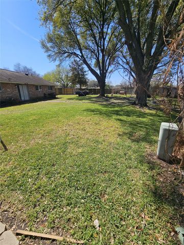 7422 Yellow Pine Drive, Houston, TX 77040