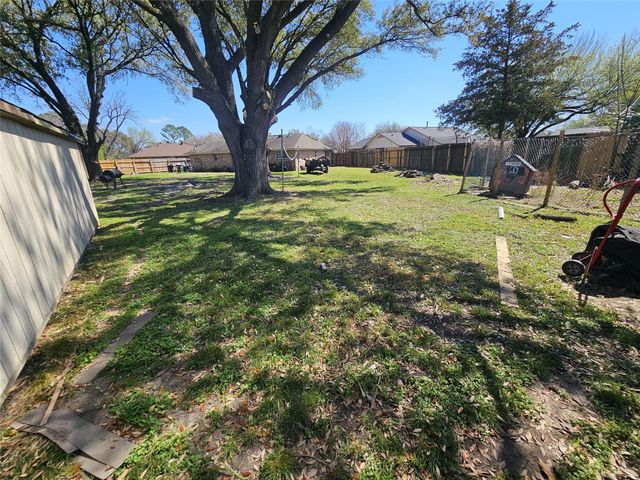 7422 Yellow Pine Drive, Houston, TX 77040