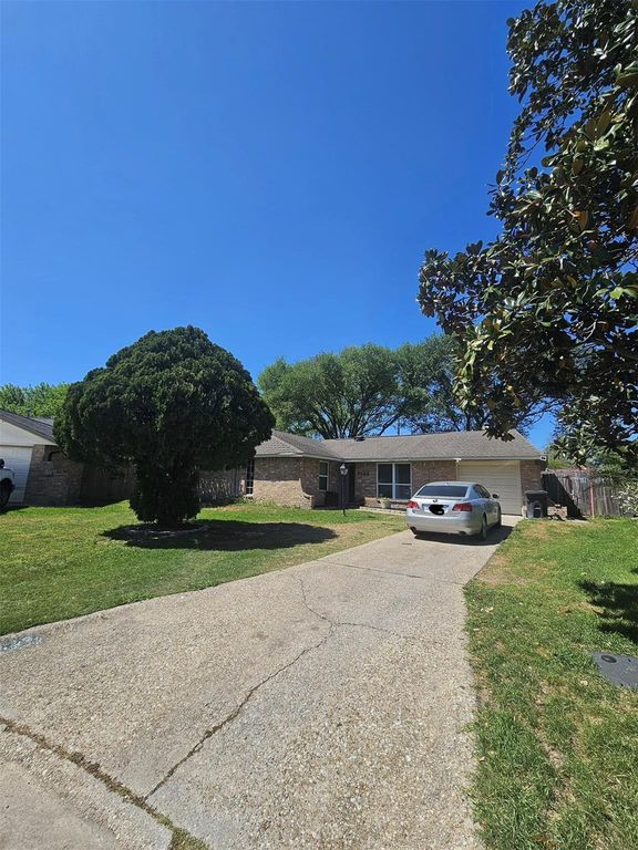 7422 Yellow Pine Drive, Houston, TX 77040