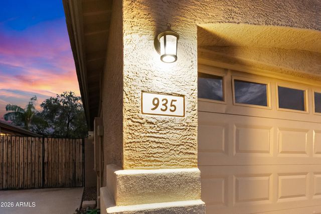 935 W GASCON Road, San Tan Valley, AZ 85143