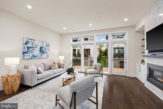 142 WINSOME CIR, Bethesda, MD 20814