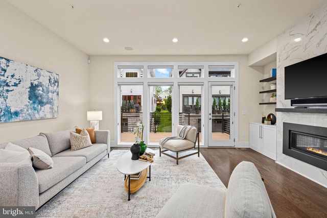 142 WINSOME CIR, Bethesda, MD 20814