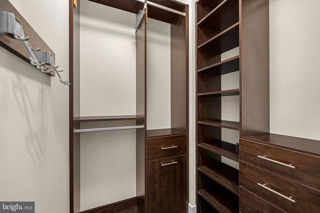 142 WINSOME CIR, Bethesda, MD 20814