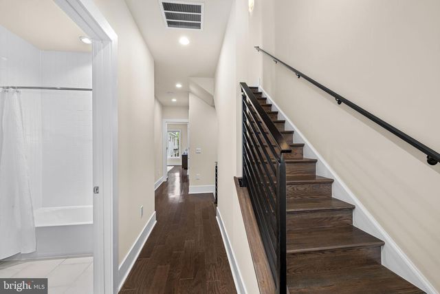 142 WINSOME CIR, Bethesda, MD 20814