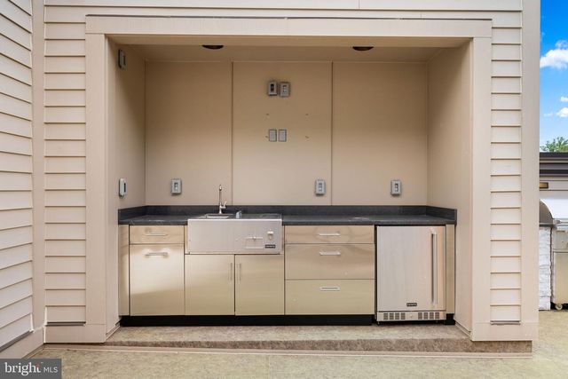 142 WINSOME CIR, Bethesda, MD 20814