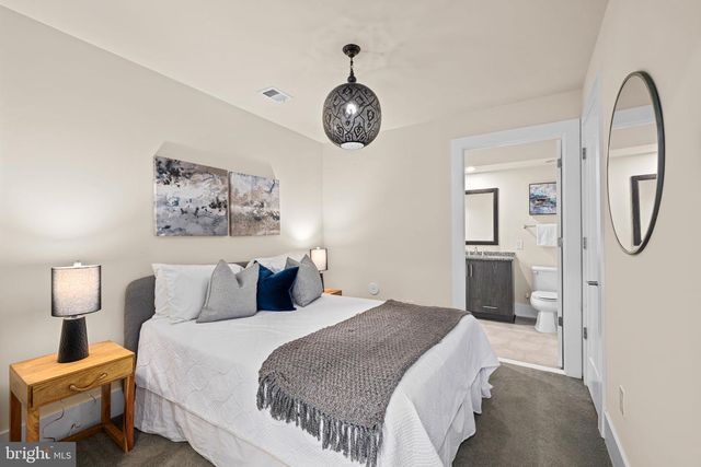 142 WINSOME CIR, Bethesda, MD 20814