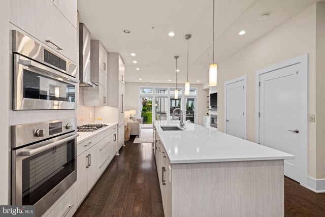 142 WINSOME CIR, Bethesda, MD 20814