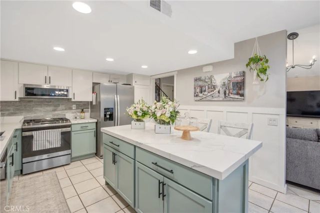 27104 Rio Prado Drive, Valencia, CA 91354