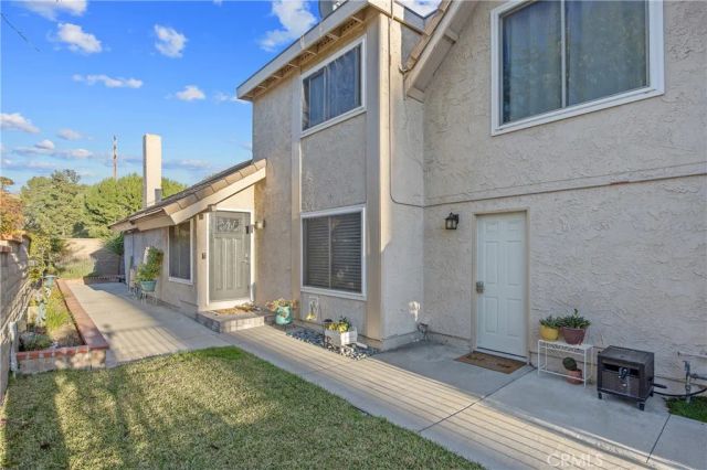 27104 Rio Prado Drive, Valencia, CA 91354