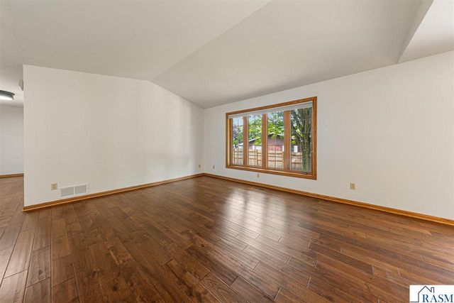 15 Caroletta Court, Mankato, MN 56001