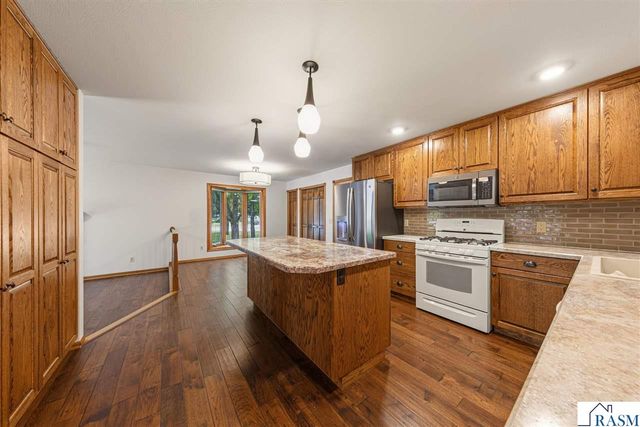 15 Caroletta Court, Mankato, MN 56001