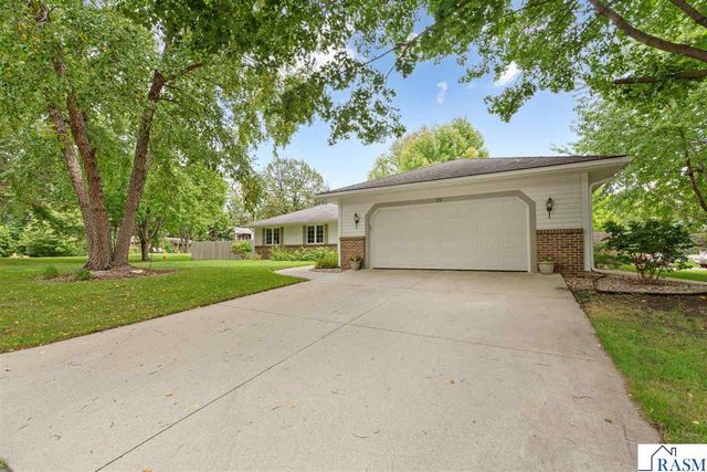 15 Caroletta Court, Mankato, MN 56001