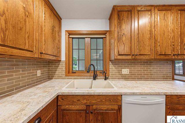 15 Caroletta Court, Mankato, MN 56001