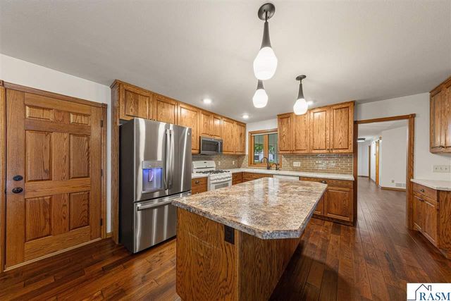 15 Caroletta Court, Mankato, MN 56001