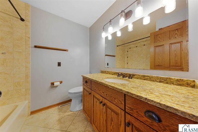 15 Caroletta Court, Mankato, MN 56001