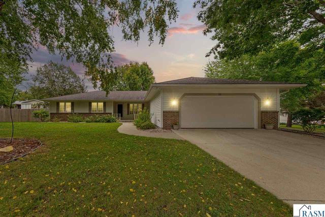 15 Caroletta Court, Mankato, MN 56001